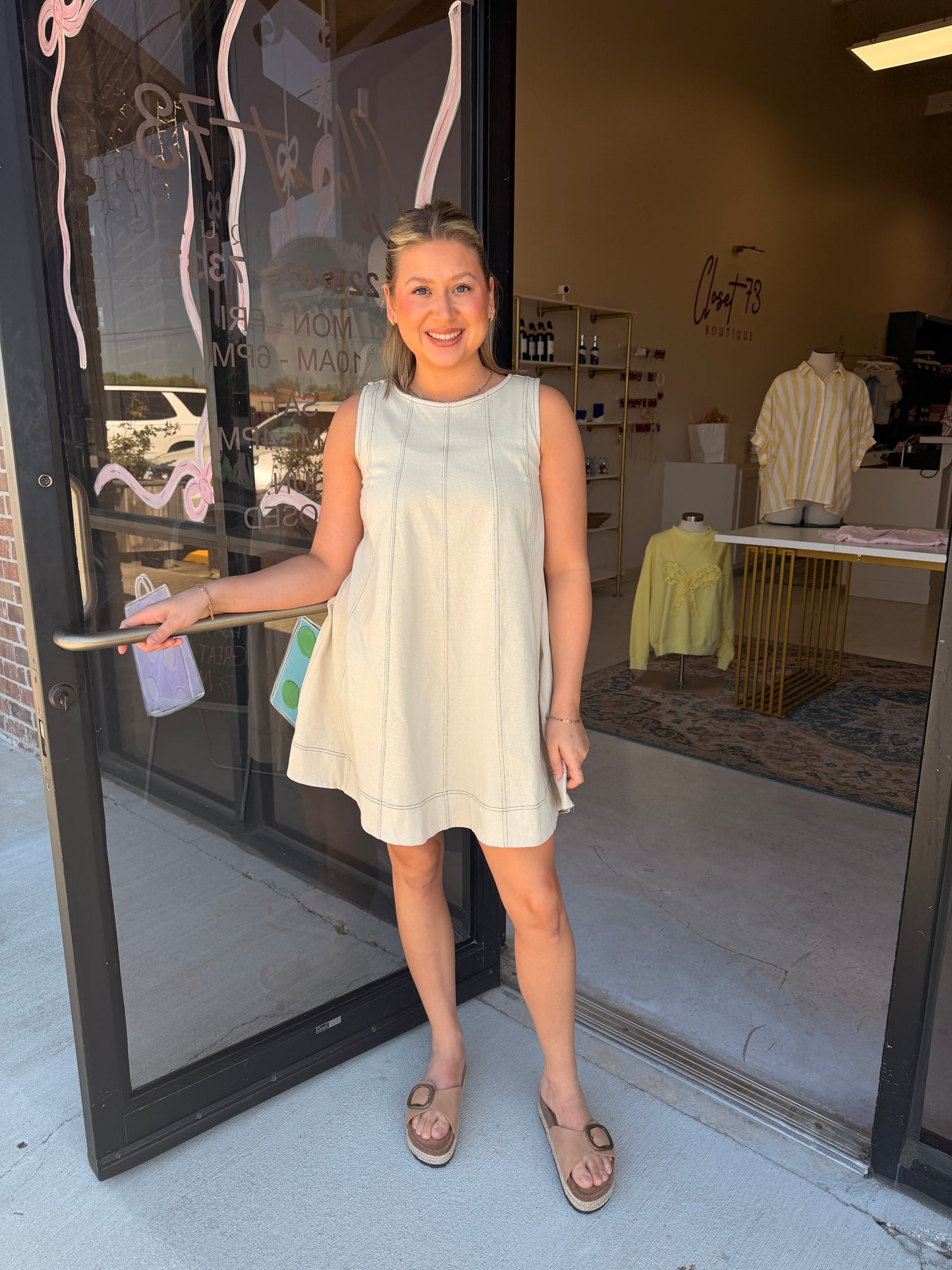 Sleeveless A-line Dress W/contrast Line Stitch